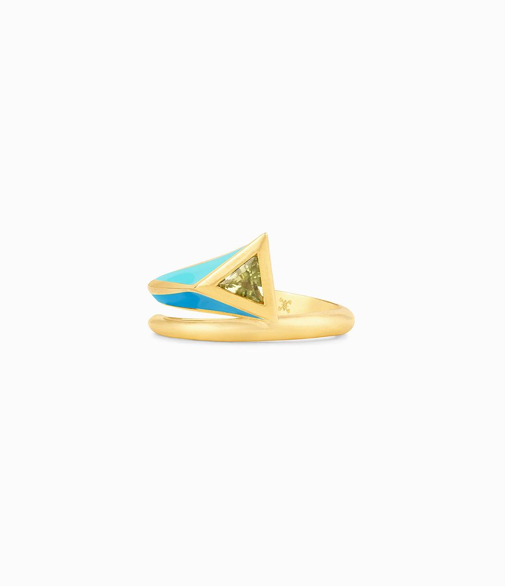 Capsule Chamarré Aysu Bleu in Yellow Gold and Peridot Stone Ring